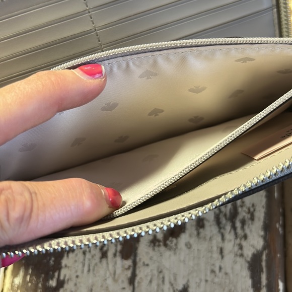 NWOT Kate spade wallet - Picture 4 of 7